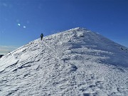 37 Dal colletto d'Avaro saliamo a sx per il Monte Avaro